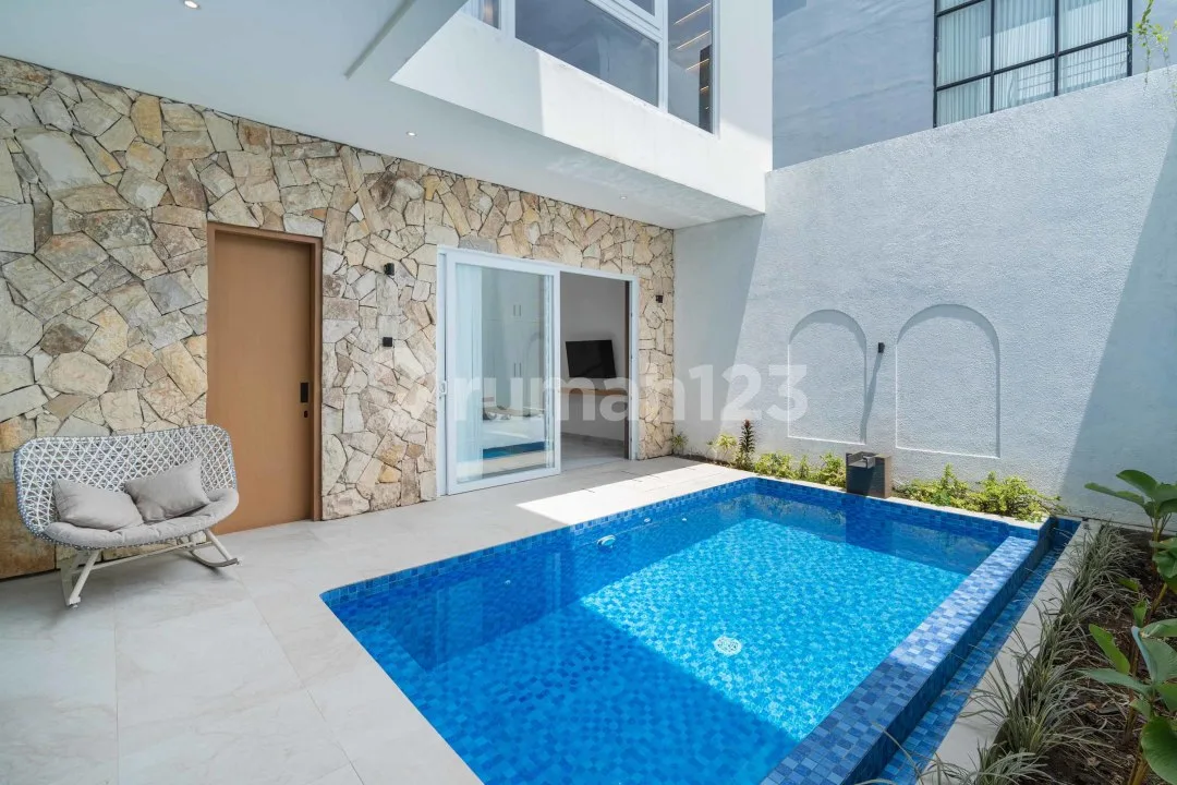 Luxury 3 Bedroom Villa Brand New Prime Location In Jimbaran - Image 1 of 4