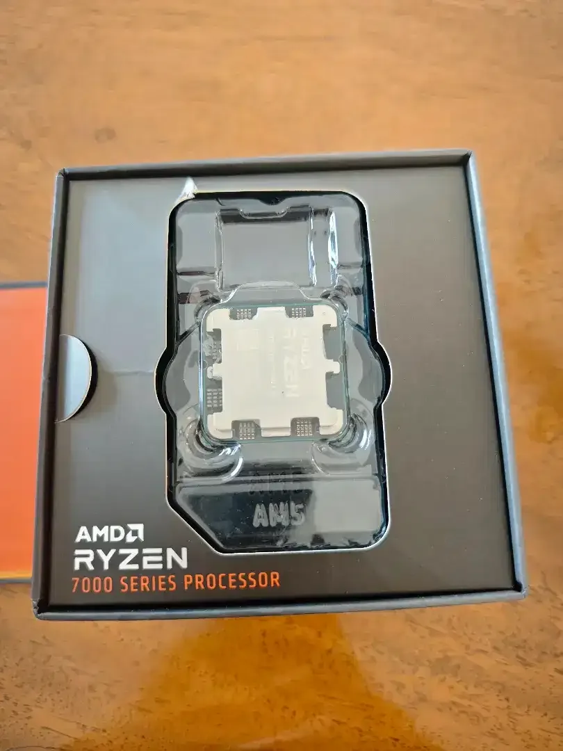 AMD Ryzen 7 7800X3D - Image 2 of 4
