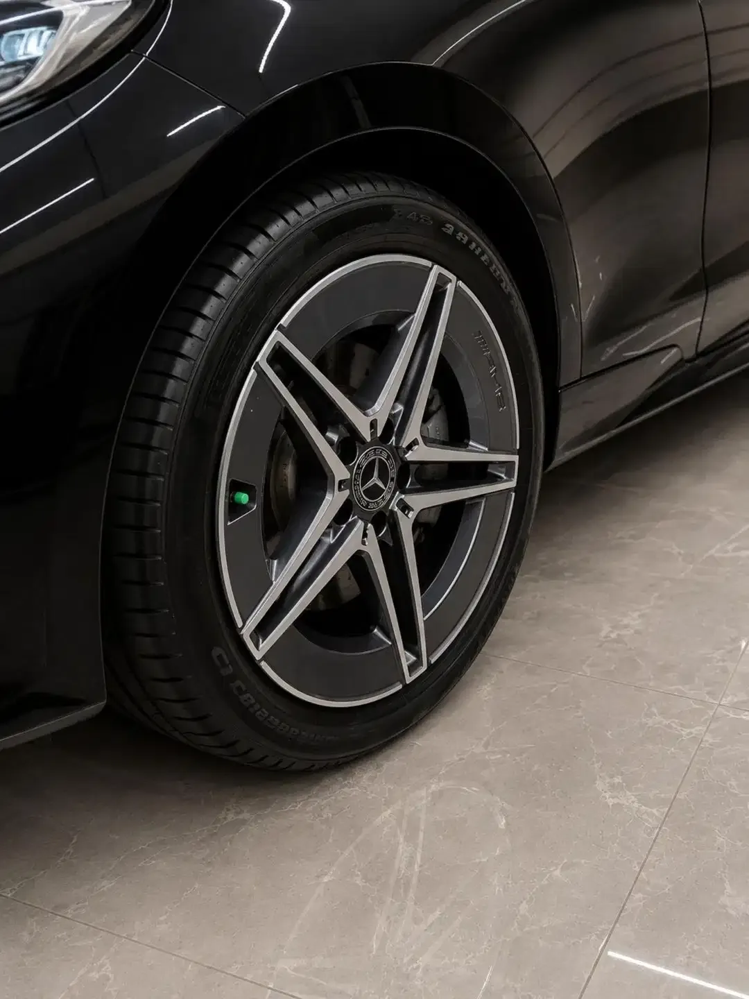 Mercy C300 AMG 2023 Low KM - Image 4 of 6