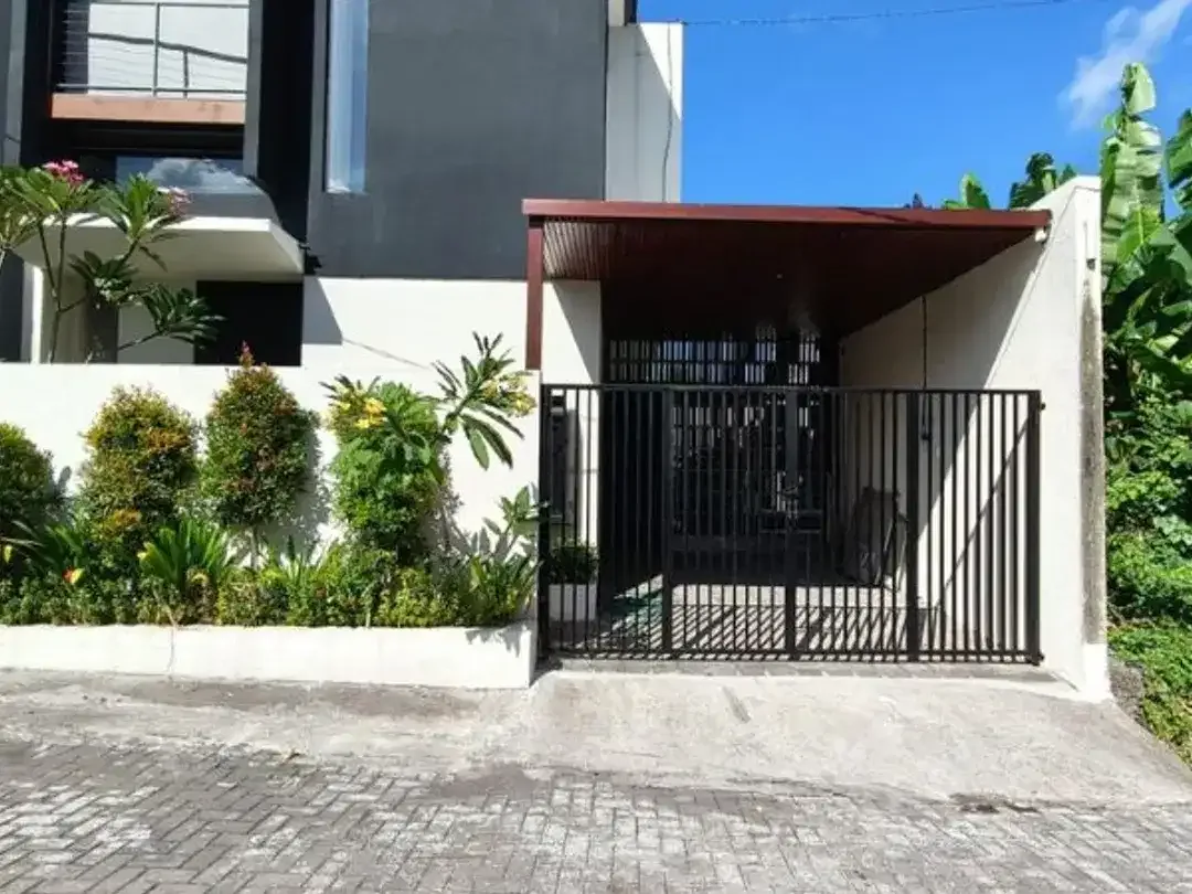 BRAND NEW VILLA FULL FURNISHED DI KOMPLEK GREEN KORI KEROBOKAN BADUNG - Image 1 of 10
