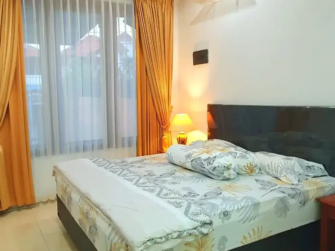 Rumah 2 Lantai 4 Kamar Tidur Fully Furnished Disewakan di Jimbaran - Image 4 of 6