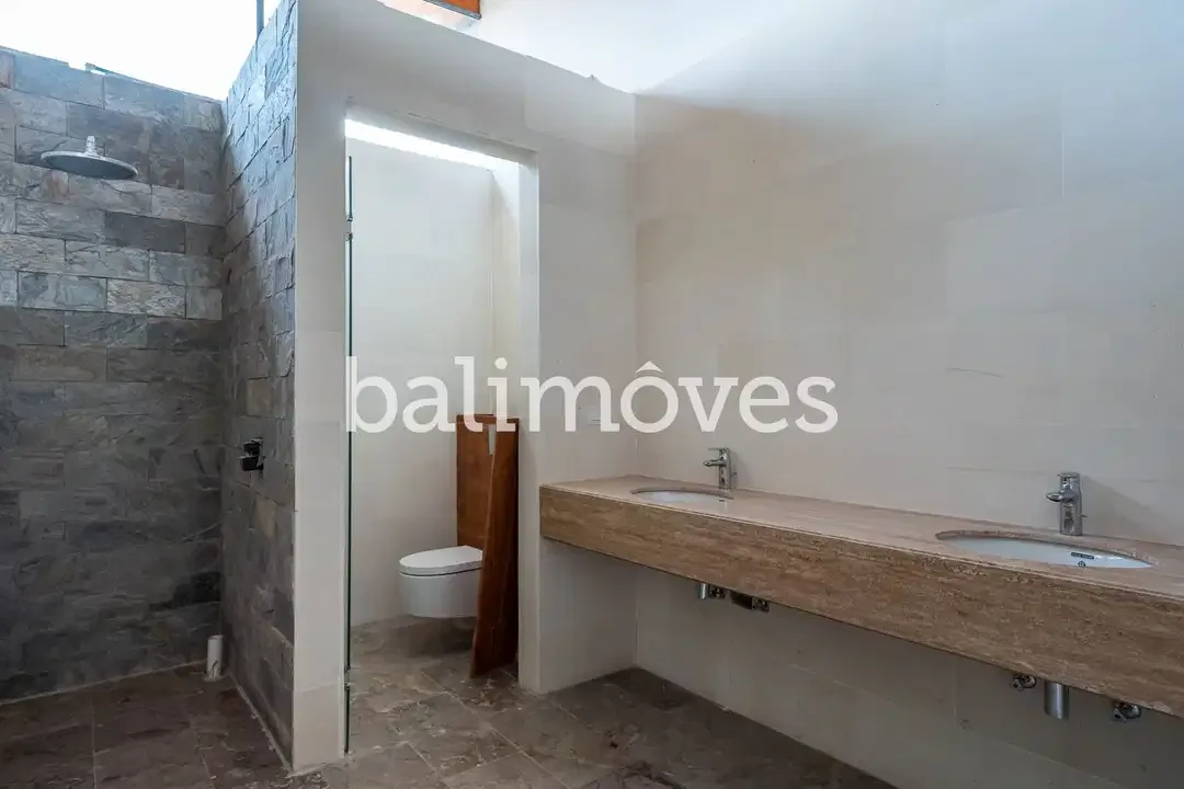 Vila Keluarga Empat Kamar Tidur Modern Dalam Kompleks di Tepi Pantai - Image 10 of 10