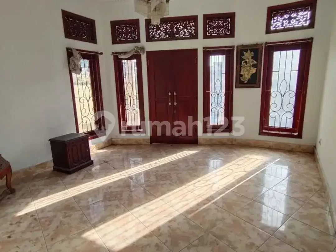 Dijual Rumah Luas 2 Lantai Strategis di Denpasar Utara - Image 4 of 10