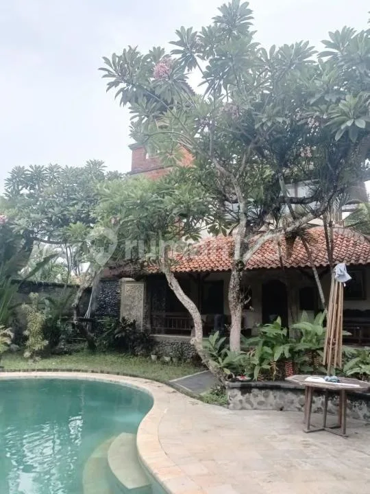 Villa Lokasi Strategis dengan Kolam Renang di Kerobokan - Image 2 of 4