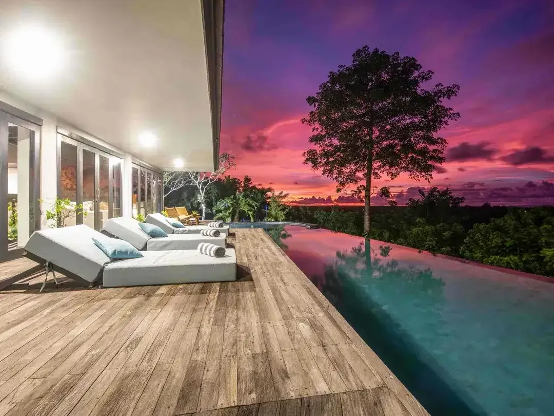 STUNNING SIX-BEDROOM VILLA WITH PANORAMIC SEAVIEW AND SUNSET AT ULUWATU - Image 3 of 10