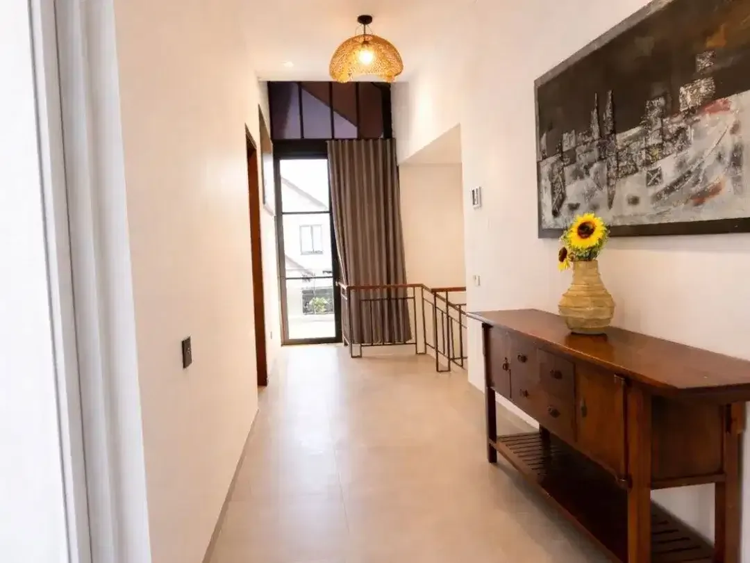 Dijual Villa Mewah 3 Lantai – Elegan, Nyaman & Siap Huni - Image 8 of 10