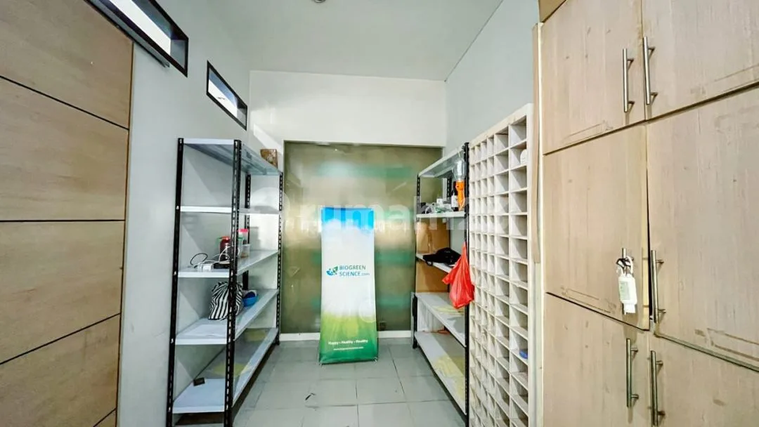 Ruko 3 Lantai Siap Huni di Area Premium Jalan Utama Renon Sangat Strategis SHM - Image 4 of 4