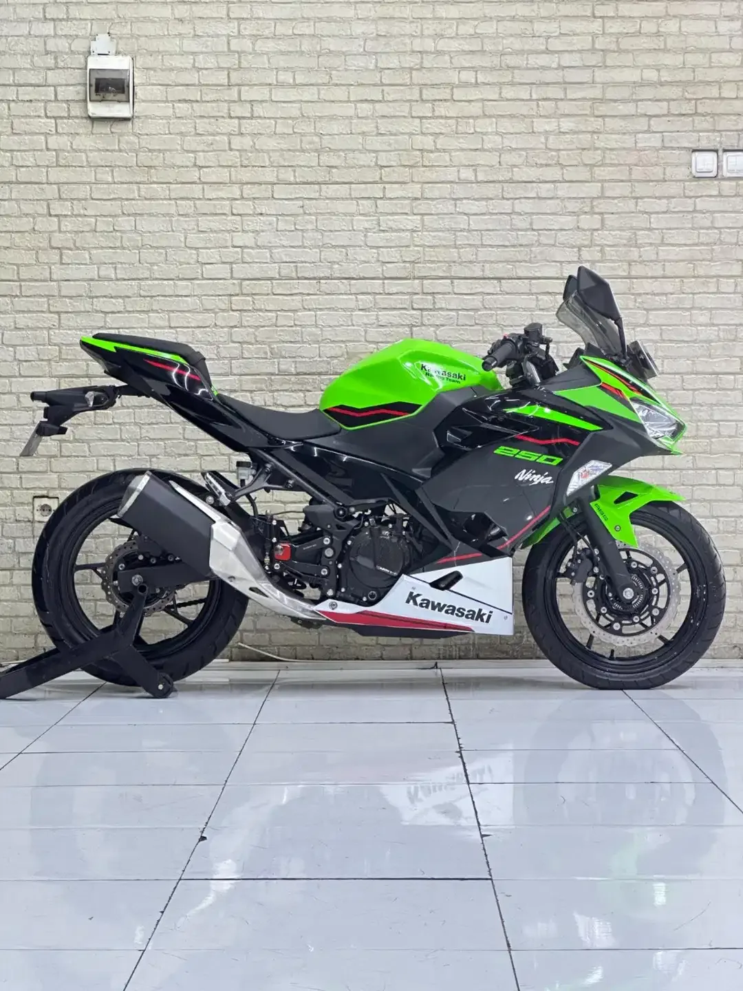 KAWASAKI NINJA 250 FI ABS KEYLESS TH 2023 LIVERY KRT EDITION - Image 2 of 10