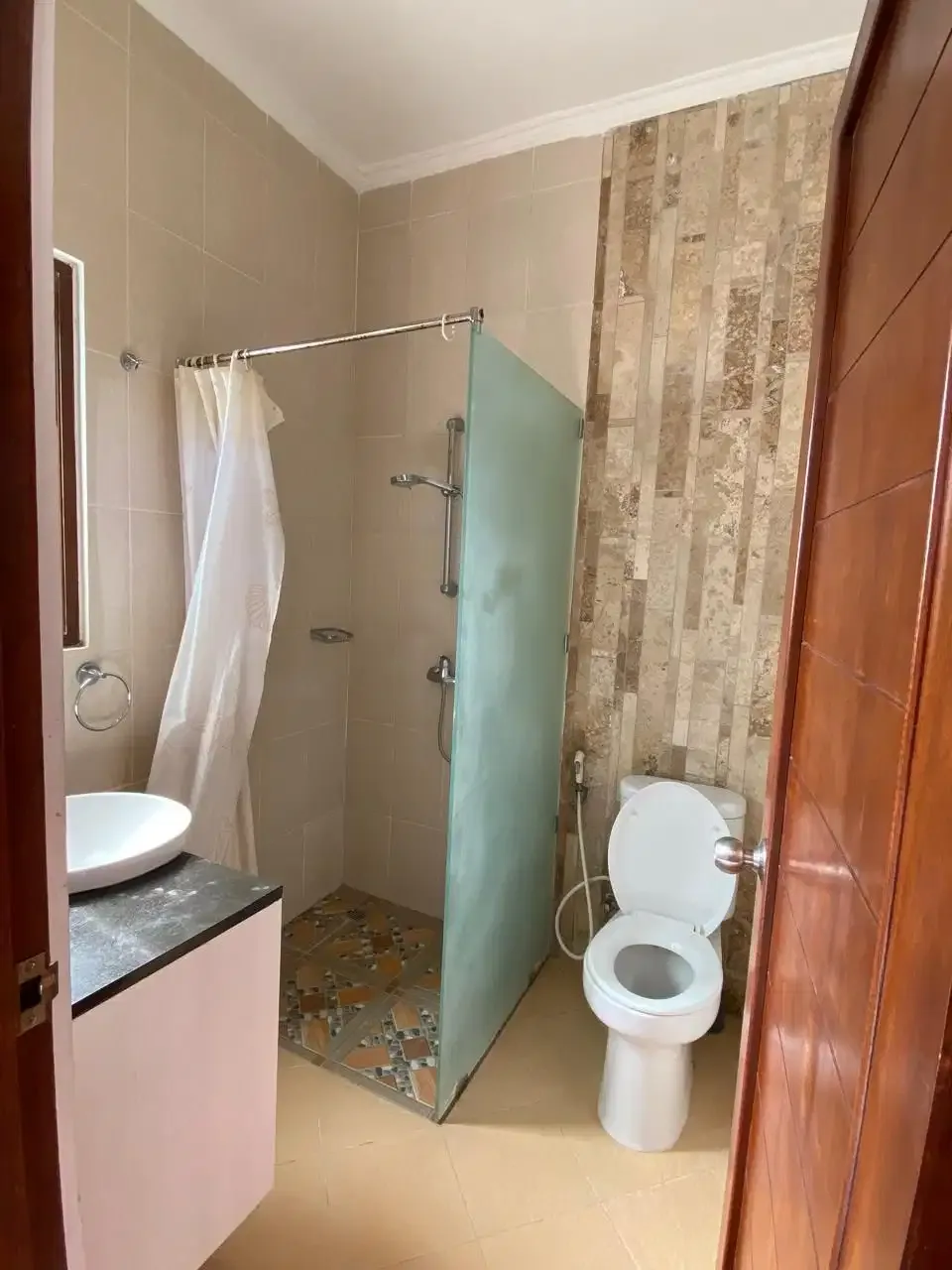 Dijual Murah Rumah Lantai 2 One Gate System Nusa Dua Fully Furnished - Image 7 of 10