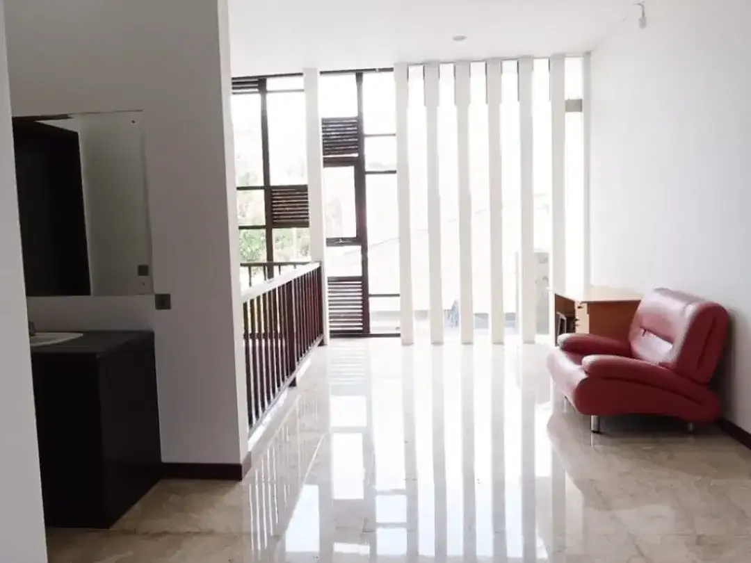 FOR RENT HUNIAN FURNIHSED 5BR AKSES DEKAT JALAN UTAMA BYPAS SANUR - Image 5 of 10