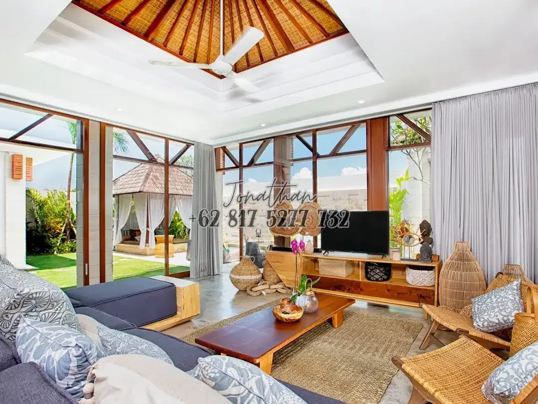 Disewakan Villa Bulanan 3 Kamar Tidur Dekat Pantai Berawa Canggu Bali - Image 1 of 10