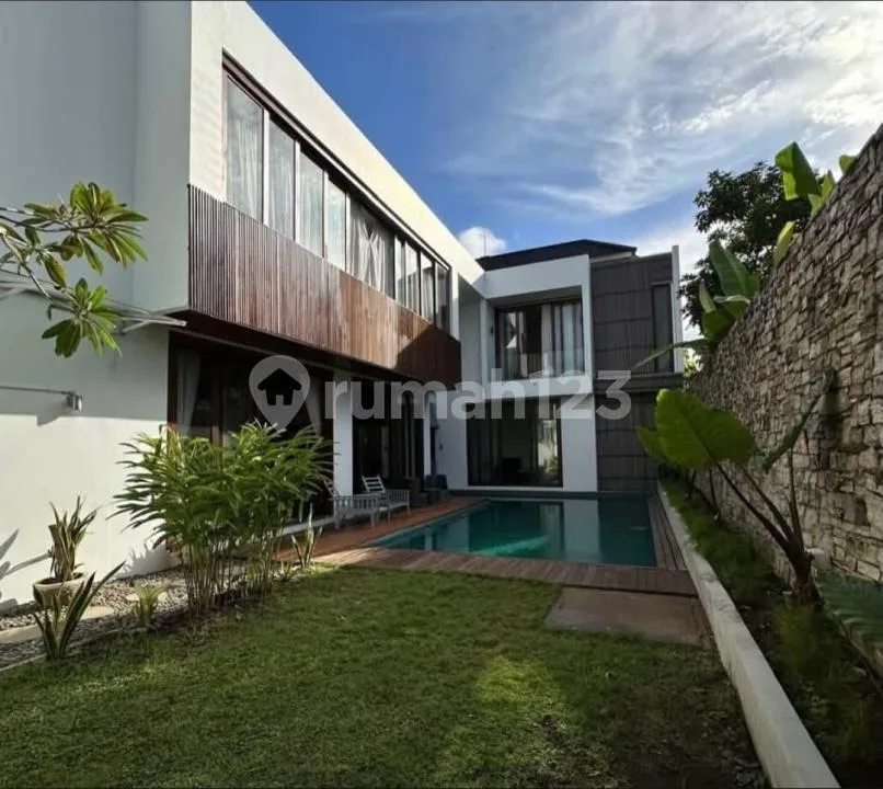 Luxury Freehold Villa For Sale In Prime Central Sanur - Image 2 of 4