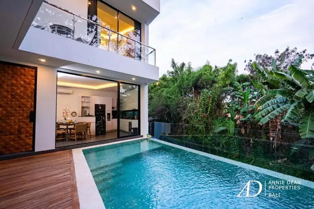 FREEHOLD | MODERN VILLA WITH ROOFTOP TERRACE IN PADONAN, CANGGU - Image 1 of 10