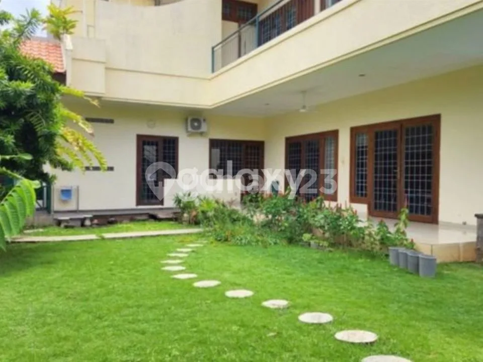 Rumah Besar Nyaman dan Strategis , Renon (Shm) - Image 2 of 4