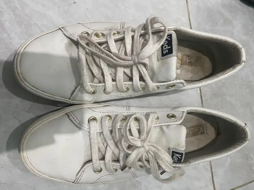 Sepatu merk keds putih - Image 1 of 2