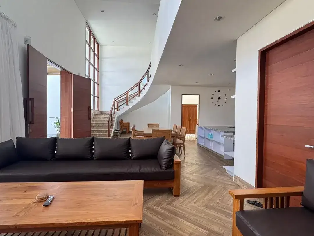Dijual - Villa Bergaya Modern di Kerobokan Kelod, Furnished, Dekat Dari Daerah Seminyak dan Canggu - Image 5 of 10