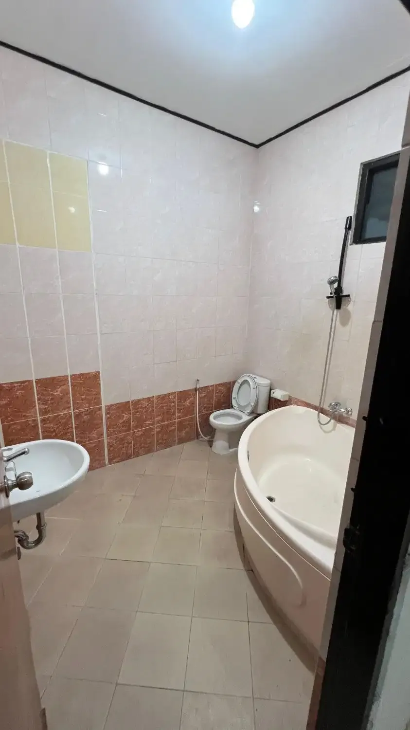 FOR RENT RUMAH SIAP HUNI BISA BUAT KANTOR STARTEGIS DI RENON - Image 7 of 7