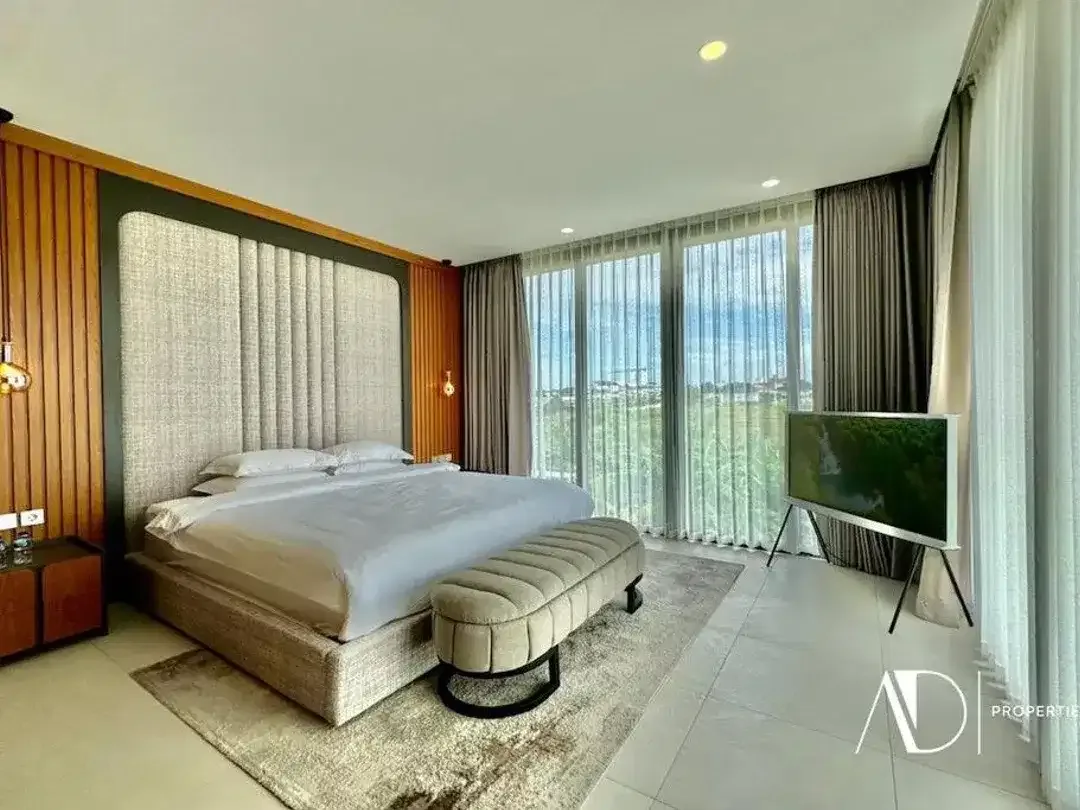 FREEHOLD | ULTRA-MODERN 4-BEDROOM LUXURY VILLA IN BERAWA, CANGGU - Image 3 of 10