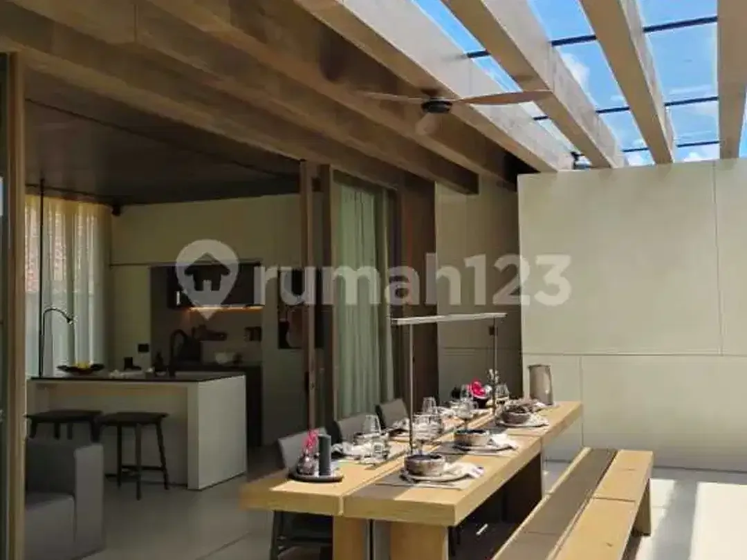 Dijual Villa Mewah 2 Kamar Fully Furnished Dekat Pantai Canggu Bali - Image 2 of 10