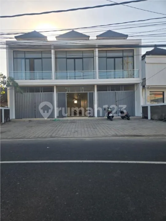 Ruko 3 Lantai Siap Pakai, SHM, Lokasi Premium - Image 1 of 4