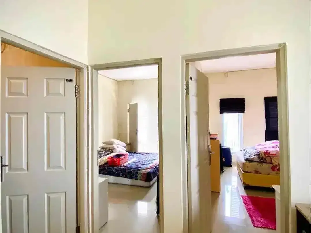 DIJUAL Rumah pribadi, SHM 
IMB 
*cocok utk hunian / investasi

Lokasi strategis, dalam perumahan.
Bebas Banjir. - Image 3 of 5