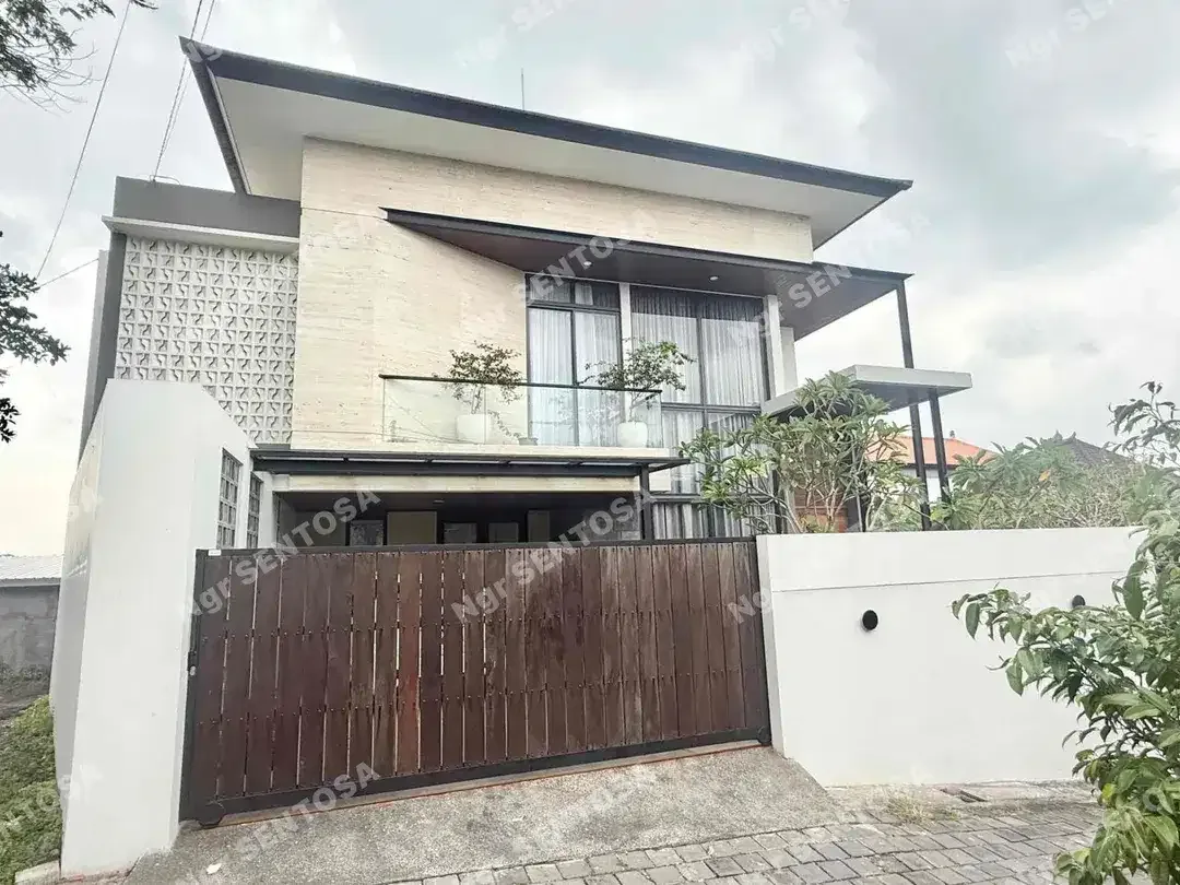 RUMAH MEWAH LIVING WORLD GATSU TIMUR - Image 1 of 10
