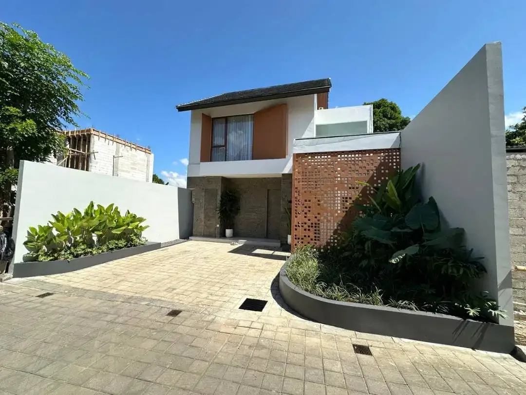 Dijual Villa Modern Strategis One Gate System di renon dekat sanur - Image 1 of 10
