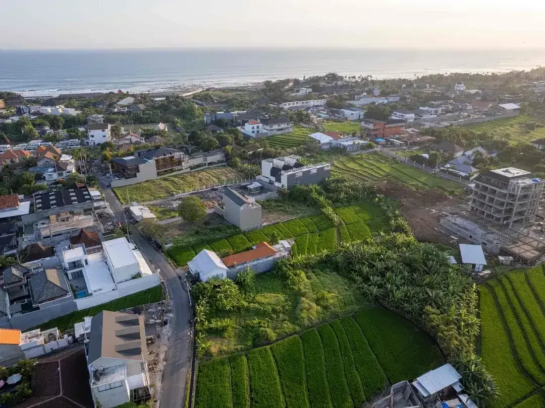 TANAH DI JALAN UTAMA PINK ZONE LOKASI PRIME DAN STRATEGIS HANYA BERJARAK 400 M ETERS MENUJU PANTAI PERERENAN CANGGU - Image 5 of 10