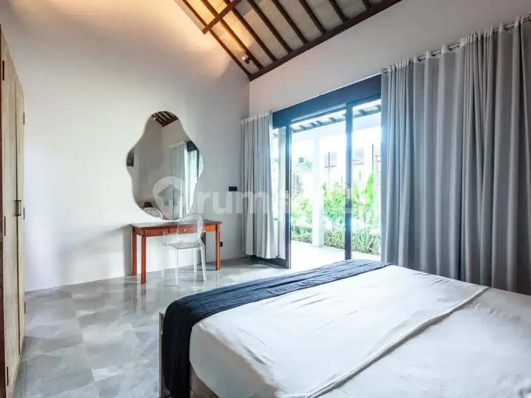 Rumah Mewah 6 Kamar, dengan Swimming Pool Diberawa Canggu - Image 9 of 10