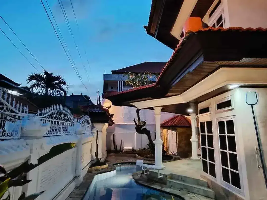 Dijual rumah semi villa  lantai 2 area tuban semi furnish - Image 3 of 4