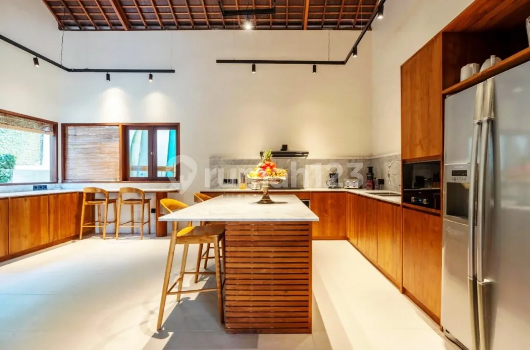 Luxury Tropical Resort-Style Villa At Pererenan , Canggu ... 300 Meters To Woods Pererenan , 700 Meter To St Ali dan Baked Pererenan , 3 Minutes To Rite Gym And 4 Minutes To Pererenan Beach . - Image 2 of 4