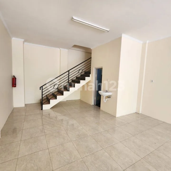 Ruko Jual Taman Griya 210 MÂ² - Image 2 of 4