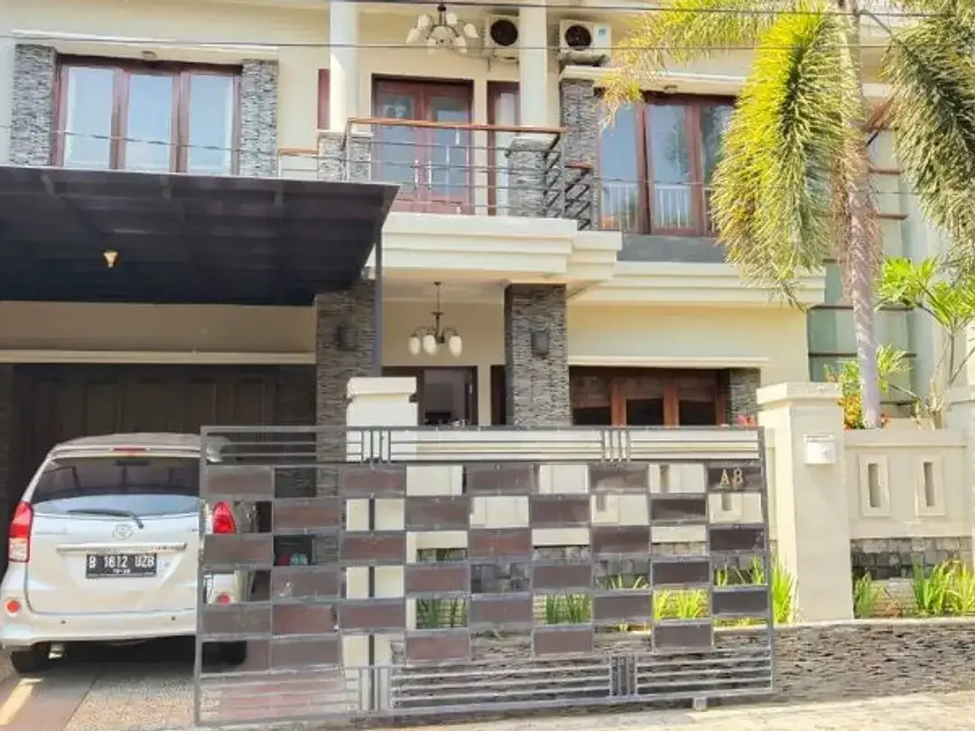 RUMAH SEMI VILLA 2 LANTAI DI IMAM BONJOL DENPASAR - Image 1 of 10