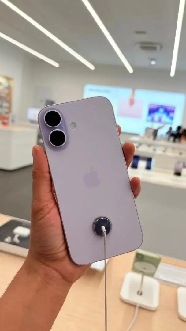 Iphone17 BASIC 256GB LAVENDER bergaransi resmi - Image 1 of 3
