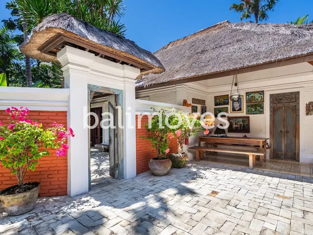 Cantik Villa Dua Kamar Tidur Di Tepi Pantai Sanur - Image 10 of 10