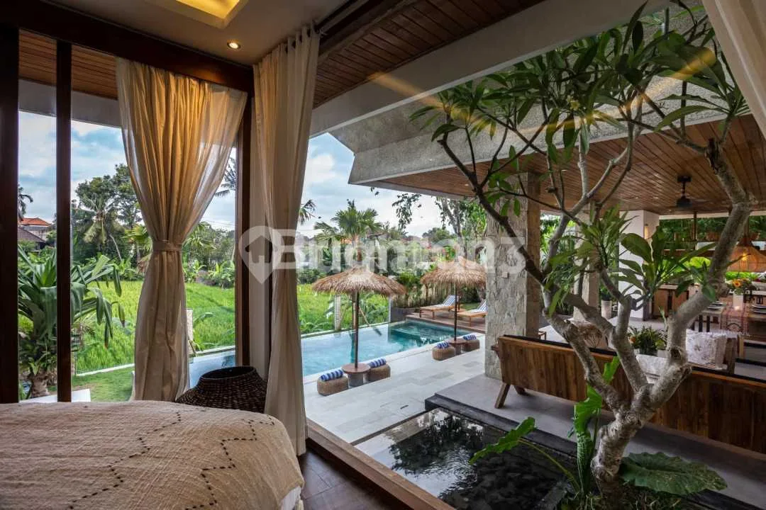 Villa Tropis Mewah Modern Dengan Pemandangan Sawah Hijau Lokasi Canggu - Image 3 of 4