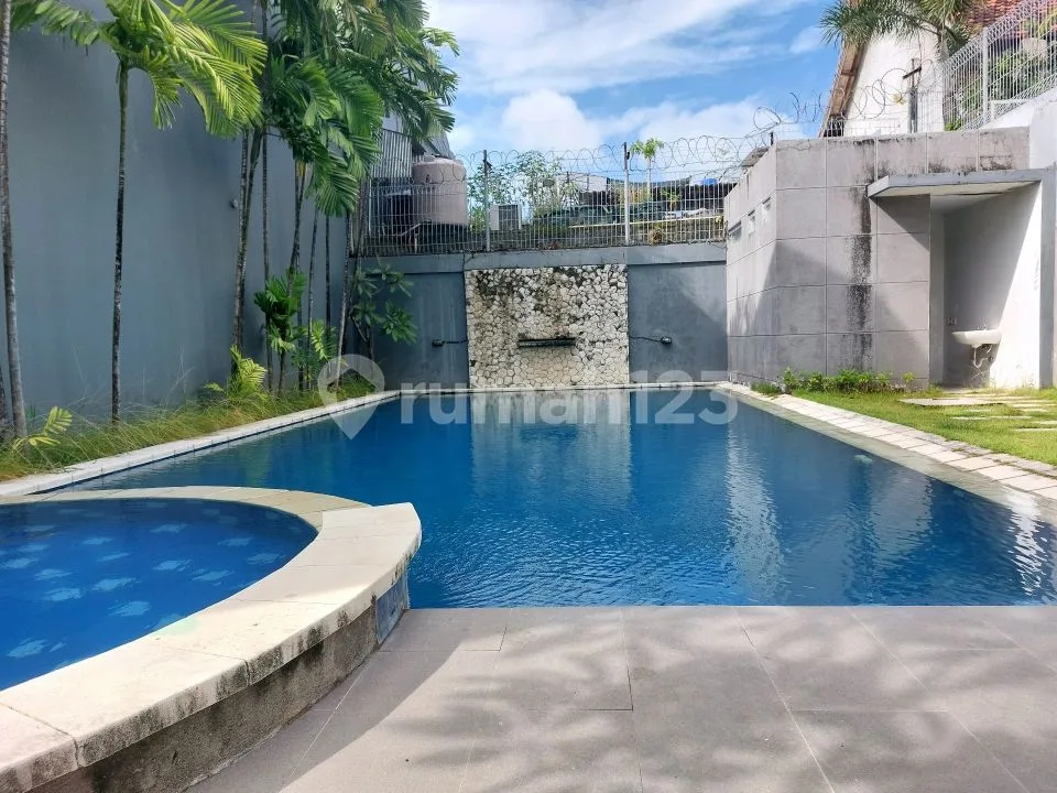 Rumah Full Furnished 3 Kamar Tidur One Gate System di Sunset Road - Image 2 of 4