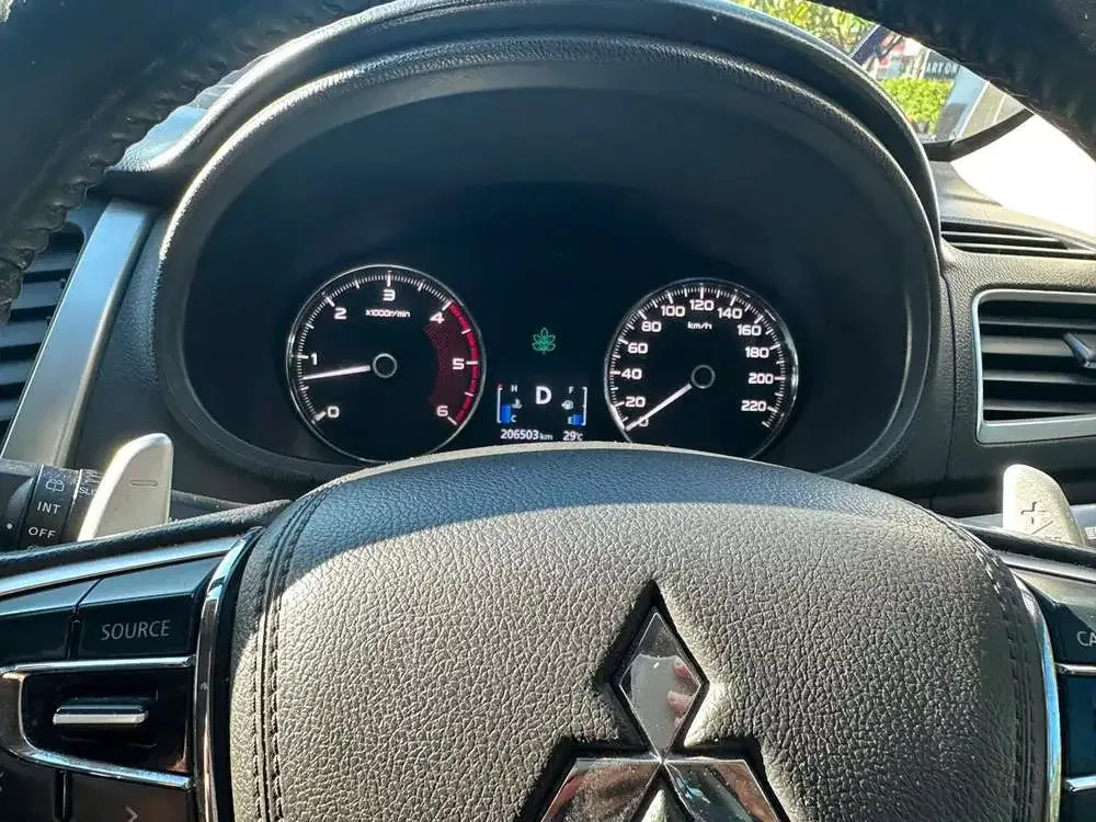 Mitsubishi Pajero Sport 2017 Diesel - Image 3 of 5
