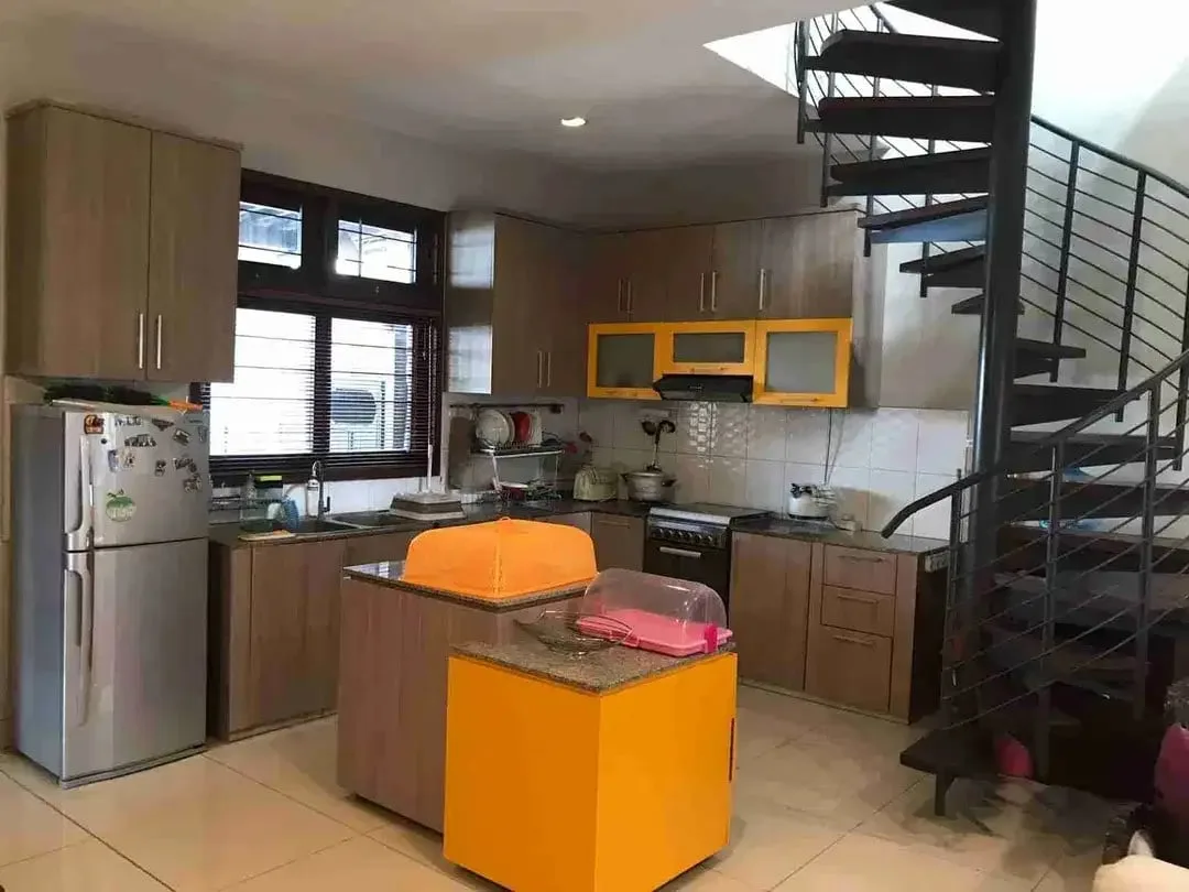 Rumah Sewa 2 Lantai Fully Furnished di Muding Kerobokan Kuta Utara Badung Bali - Image 4 of 8
