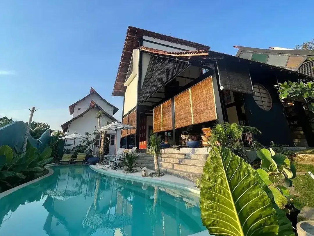 LUXURY ARCHITECHTURE ARTISTIC COMBAINE FRANCE STYLE LOCATION AT UNGASAN JIMBARAN BALI - Image 2 of 10