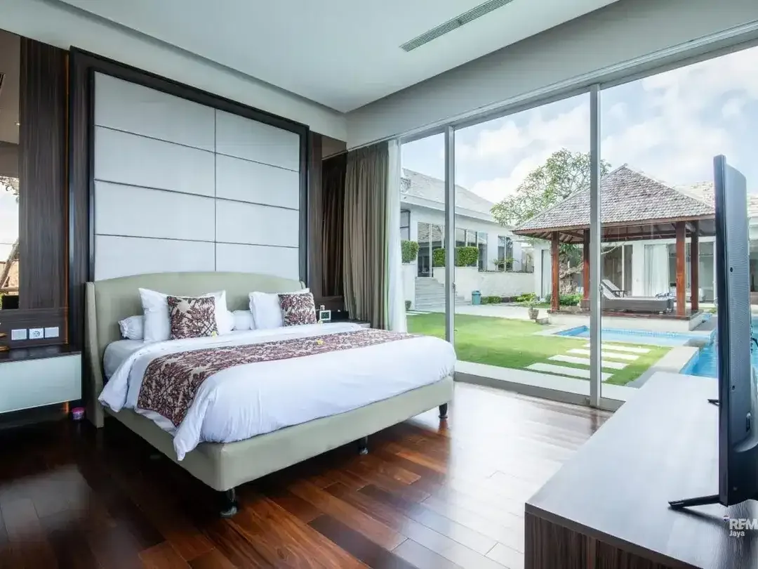 Exclusive Cliff-Front Luxury Villa with Spectacular Ocean View in Pandawa, Nusa Dua. - Image 7 of 10