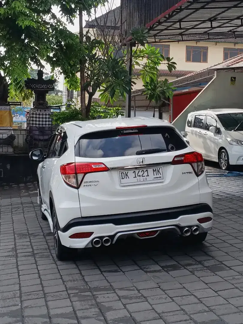 HONDA HR-V SE FACELIFT FULL VARIASI GANTENG ASLI BALI - Image 4 of 10