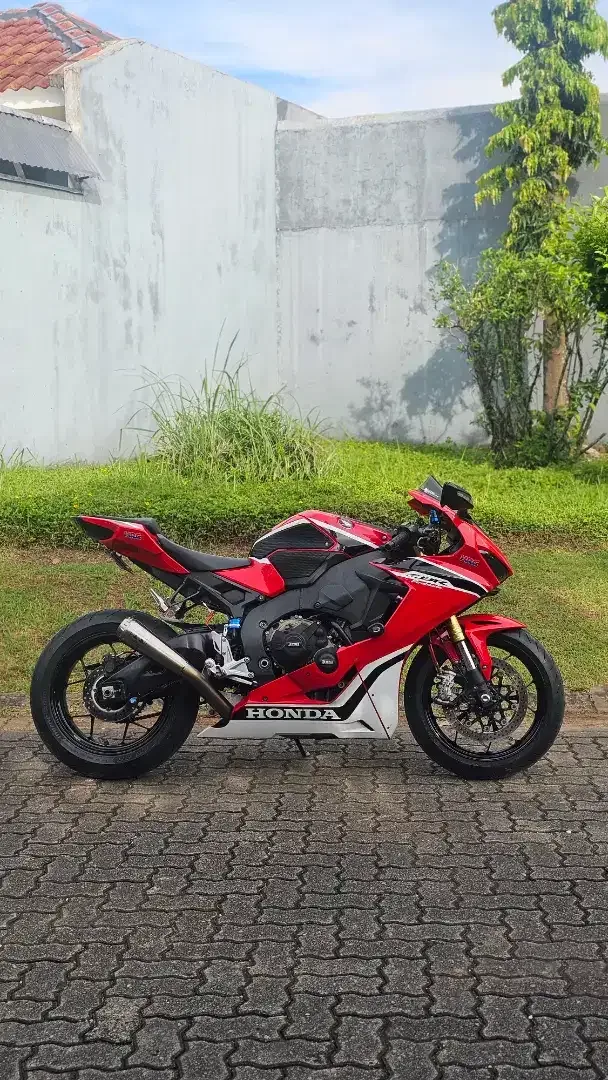 Honda CBR Fireblade 2018 Red, cakep, modif banyak, full mulus, low km - Image 2 of 10