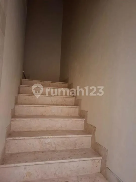 Rumah Modern Natural di Dalam Kompleks Elit Taman Griya Jimbaran - Image 4 of 4