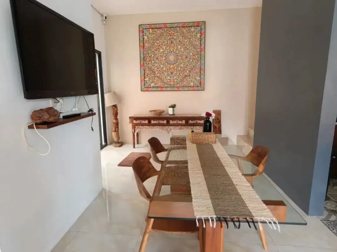 Freehold (DIJUAL) Rumah Modern semi Villa Kerobokan Badung - Image 3 of 10