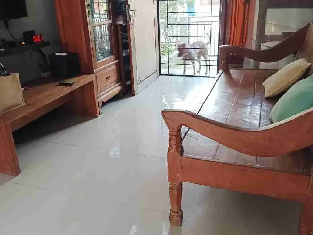 Rumah 3 kamar perum cempaka sari one gate system strategis furnished SHM - Image 4 of 8