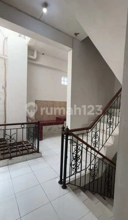 Dijual Ruko Strategis di Jantung Renonal - Image 4 of 4