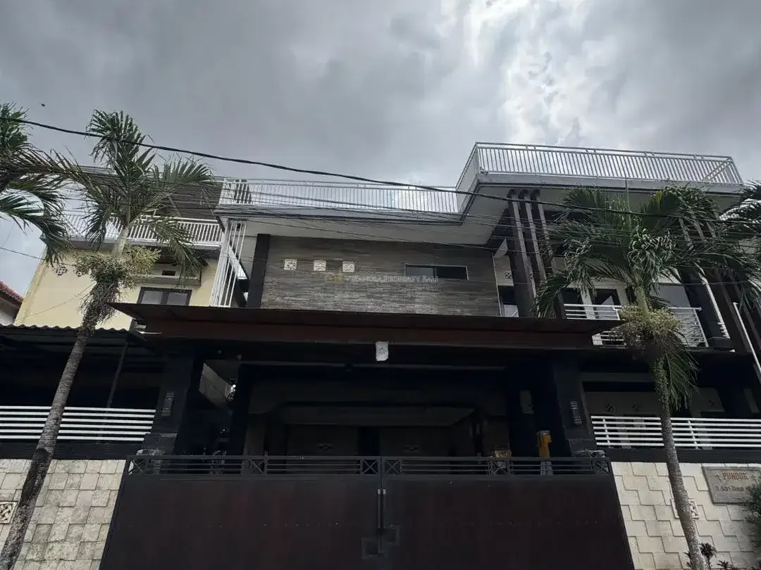 Spacious 9-Bedroom House with Private Pool Near Citraland Denpasar - Image 2 of 10