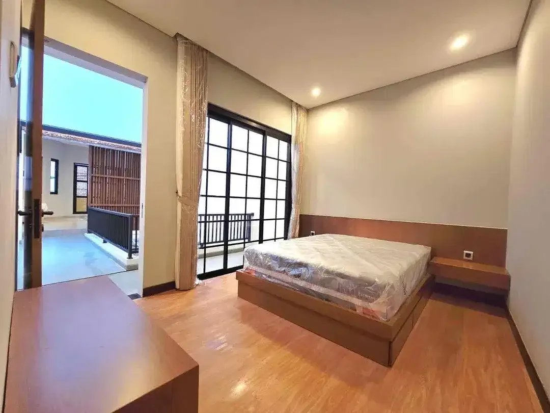 Brand new 3 bedroom villa cantik strategis Fully Furnished SHM SLF lengkap - Image 7 of 10