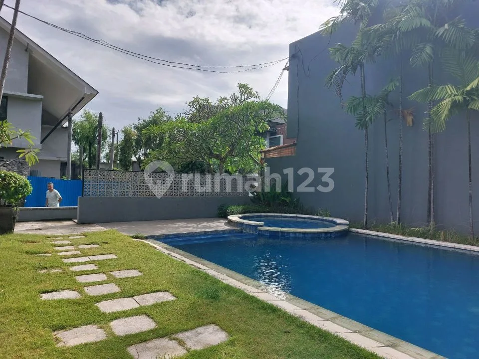 Rumah Full Furnished 3 Kamar Tidur One Gate System di Sunset Road - Image 3 of 4